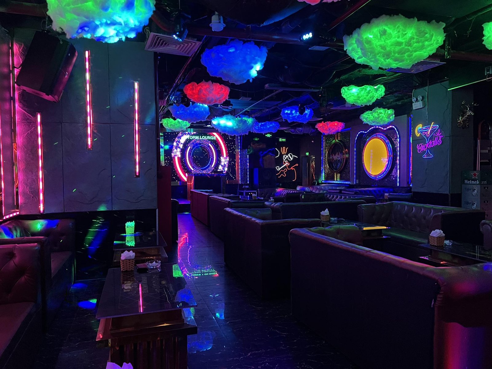 STORM LOUNGE — bar in Hanoi