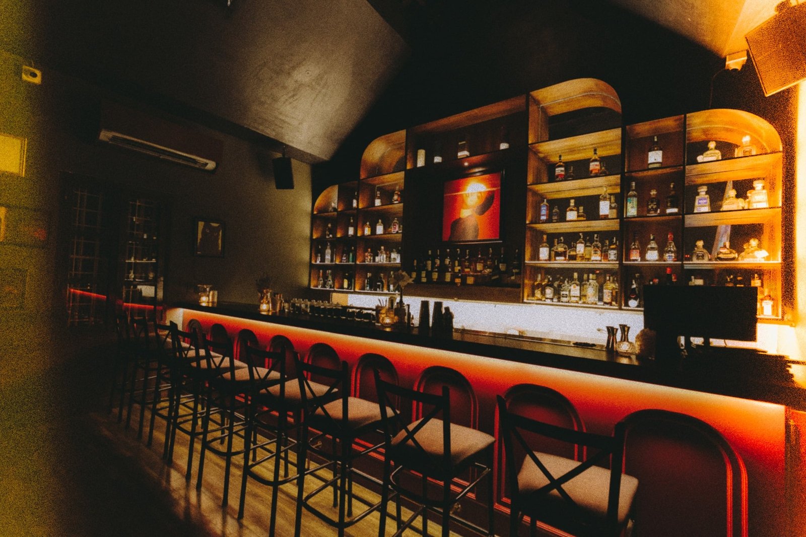 9luv Cocktail and Wine bar — bar in Hanoi